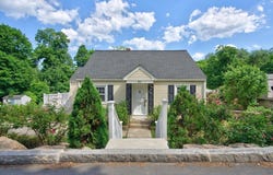 80 Stevens St, Andover, MA 01810