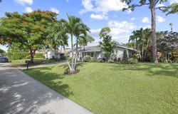 824 Foxpointe Circle, Delray Beach, FL 33445