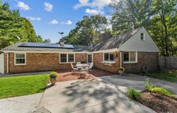 29 Squiretown Road, Hampton Bays, NY 11946