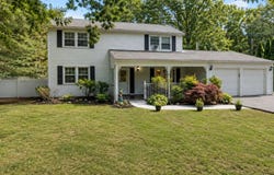 20 Spaulding Ln, Stony Brook, NY 11790