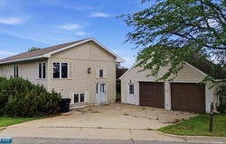 35 Vermillion Dr, Virginia, MN 55792