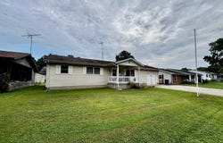 403 Cora St, Carmi, IL 62821
