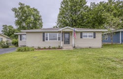 1914 Hazel Avenue, Carthage, MO 64836