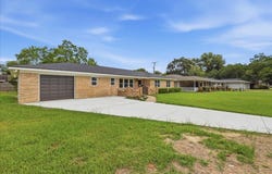 1716 Avenue E, Nederland, TX 77627