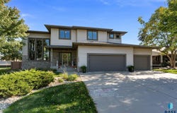 7404 S High Cross Trl, Sioux Falls, SD 57108