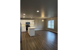 802 Armands Ln, Tiffin, IA 52340