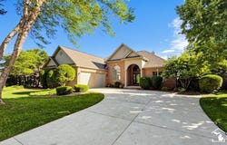 1009 Regents Park Drive, Monroe, MI 48161