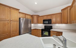 W206N16187 Stonebrook Dr, Jackson, WI 53037
