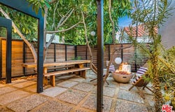 6826 Iris Cir, Los Angeles, CA 90068