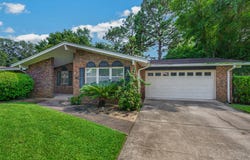 30 Walnut Avenue, Shalimar, FL 32579