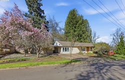 1090 CORYDON St, Eugene, OR 97401