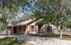 412 W Coker, Devine, TX 78016