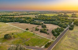 1830 Holub Rd, Schulenburg, TX 78956