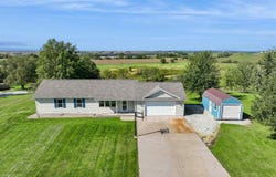 2935 N Drive, Parnell, IA 52325