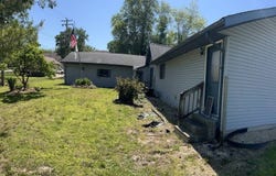 304 State St., Pleasant Hill, IL 62366