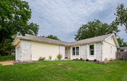 357 Novara Dr, Ballwin, MO 63021
