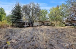 100 Park St., Hazelton, ID 83335