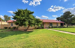 917 16th St, Seagraves, TX 79359