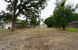 704 E 6th Street, Bonham, TX 75418