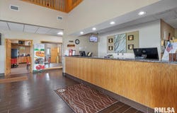 200 COMFORT Drive, Jacksonville, IL 62650