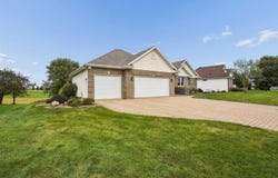 152 Eagle Ridge Dr., Waverly, IA 50677