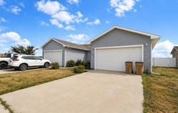 5324 SE 15th Ave, Minot, ND 58701