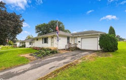 306 4th St, Gladbrook, IA 50635