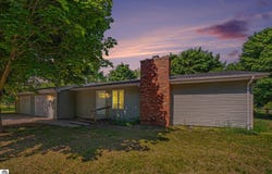 8220 E Upham Drive, Mt Pleasant, MI 48858