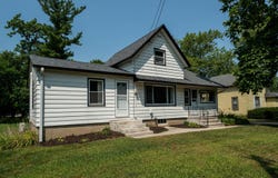 187 S Main St, Dousman, WI 53118