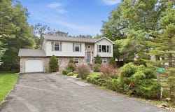 1216 Glade Drive, Long Pond, PA 18334