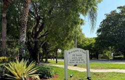 435 Lakeview Dr, Weston, FL 33326