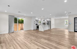 18343 Calvert St, Tarzana, CA 91335