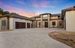 5560 N Farm Rd 177, Springfield, MO 65803