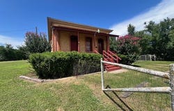 208 SW Texas St, Rockdale, TX 76567