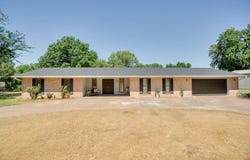 1704 Indian Dam RD, Lahoma, OK 73754