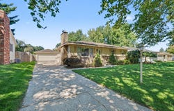 1399 Clover Crest NW, Grand Rapids, MI 49504