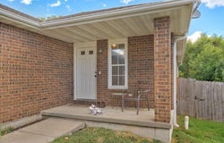 1257 E Mcclernon Street, Springfield, MO 65803