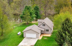 9129 Lakeside Drive, Perrinton, MI 48871