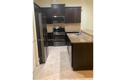 242 SW 7th Ct, Pompano Beach, FL 33060