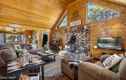 2224 Meadow Trail, Overgaard, AZ 85933