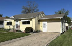 508 N Summit Ave, Madison, SD 57042