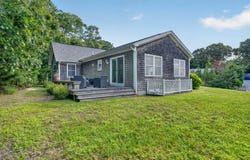 4 Periwinkle Lane, Oak Bluffs, MA 02557