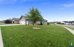 612 Legendary Dr, Harrisburg, SD 57032