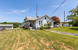 103 Seibert Rd, Coraopolis, PA 15108
