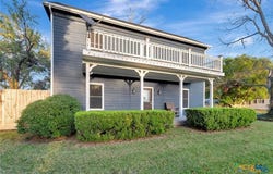 114 S WASHINGTON, El Campo, TX 77437