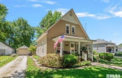 319 N MAPLE Street, Nokomis, IL 62075