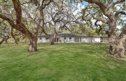 109 Live Oak Dr, Pleasanton, TX 78064
