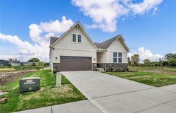824 Colesbourne Circle, Green, OH 44685