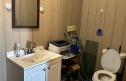 608 E Central Avenue, Nixon, TX 78140