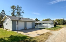 420 E St., Smith Center, KS 66967